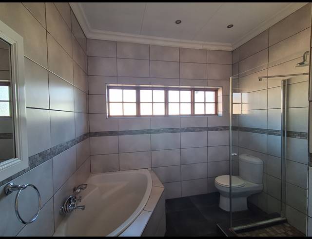 3 BEDROOM FREESTANDING FOR SALE IN STILFONTEIN EXT 4